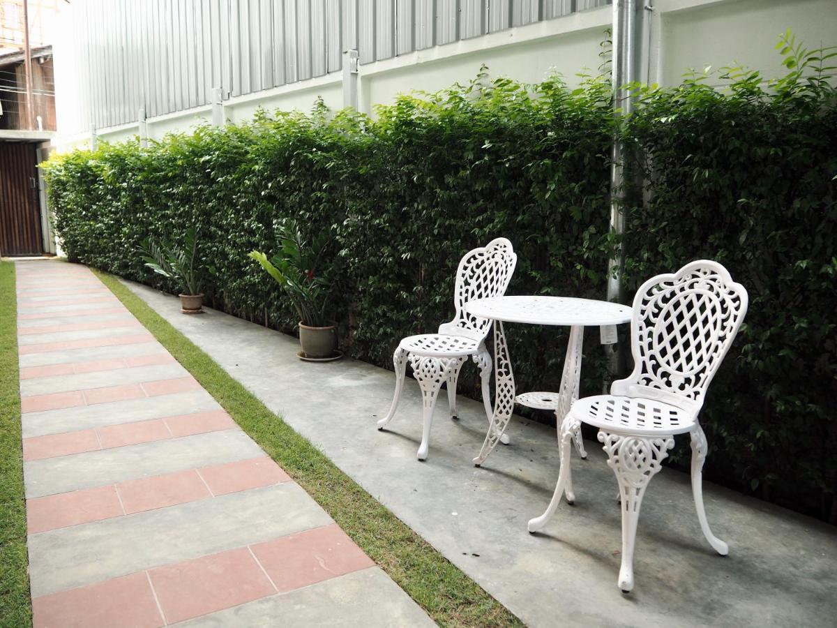 Hotel Bua House Poshtel à Chiang Mai Extérieur photo
